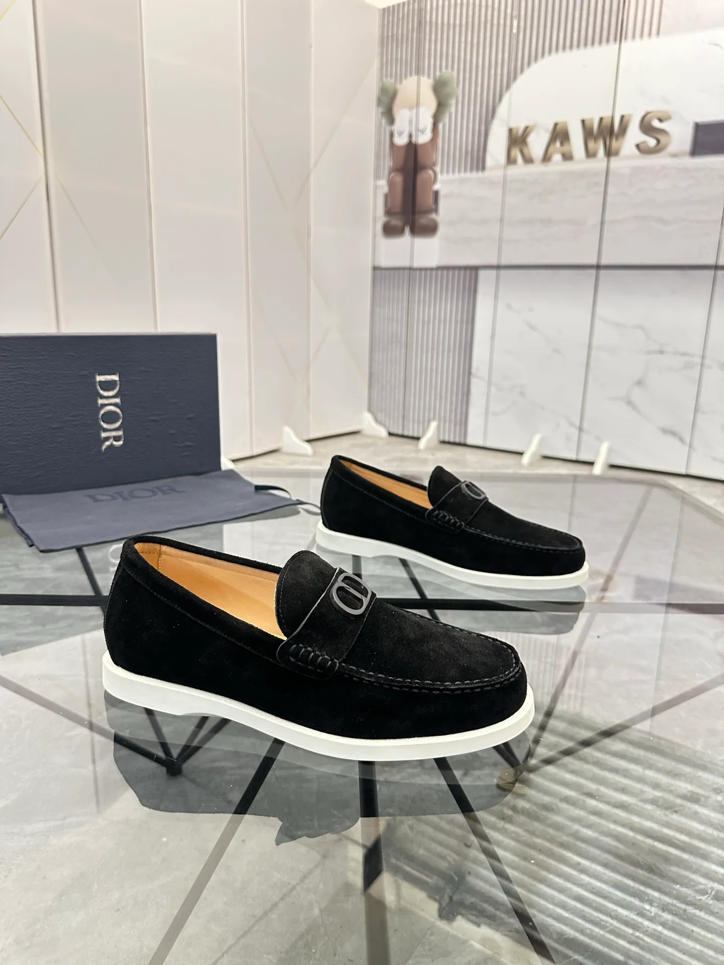 Selling men's shoes 💰: 💰P440¥ Product trademark: Dio* "Dior*" slip-on shoes Regular size: 39-44 (can be customized to 45.46) Product materials: imported nubuck leather upper, cowhide lining, original outsole. Number: 628